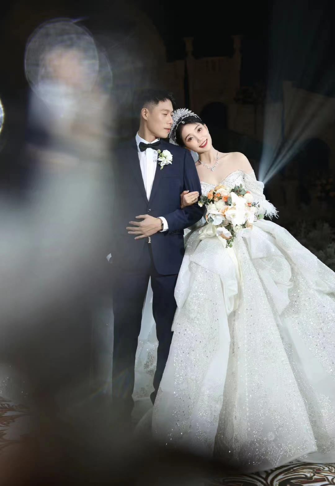 李杰的《爱情》歌词,李杰爱情歌词 李杰的《爱情》歌词,李杰爱情歌词
