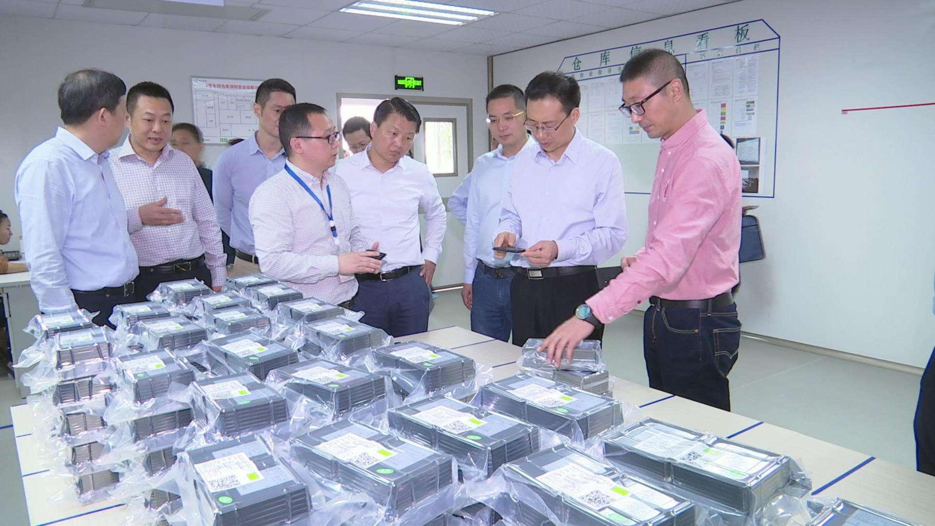 关于光电效应,以下说法正确的是(A.光电子的.A.光电子的最大初动能随入射光频率增大而增大 关于光电效应,以下说法正确的是(A.光电子的.A.光电子的最大初动能随入射光频率增大而增大